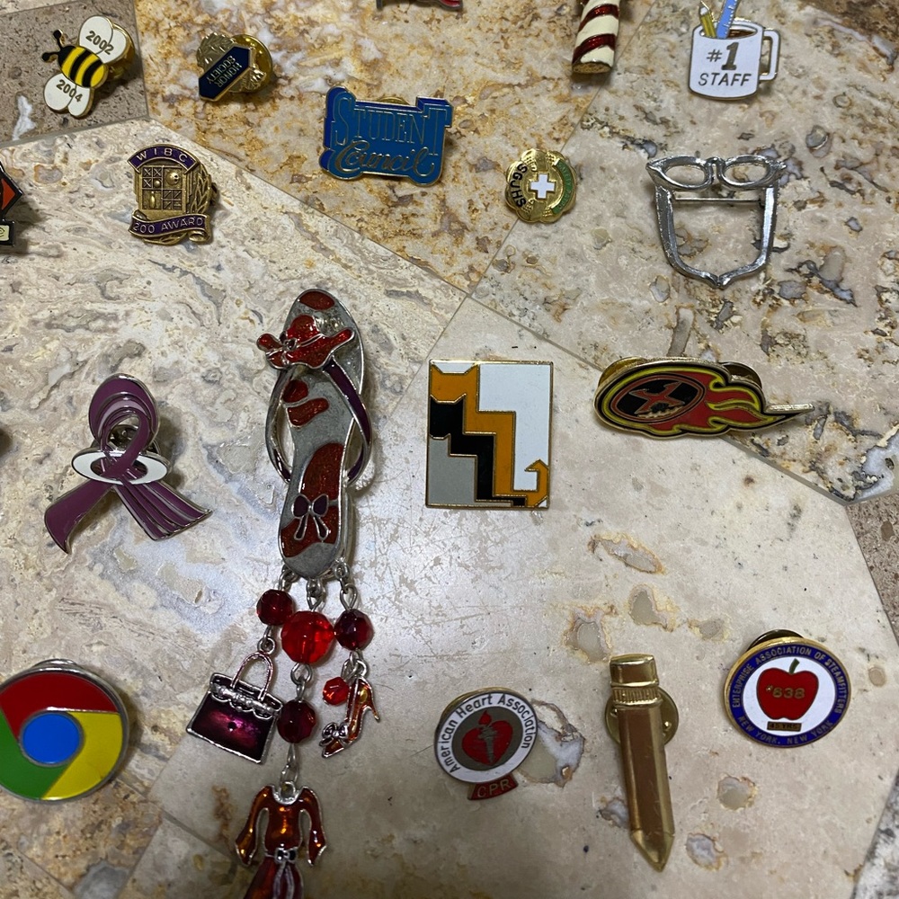 65 Pin/Brooch Collection - Picture 5 of 7